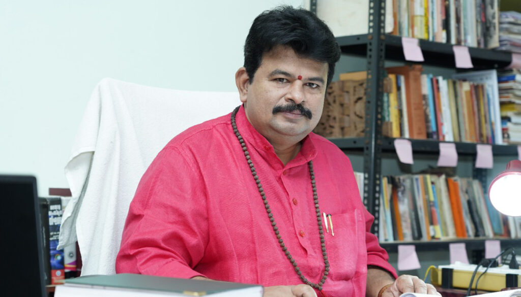 Acharya-K-R-Manoj-Ji