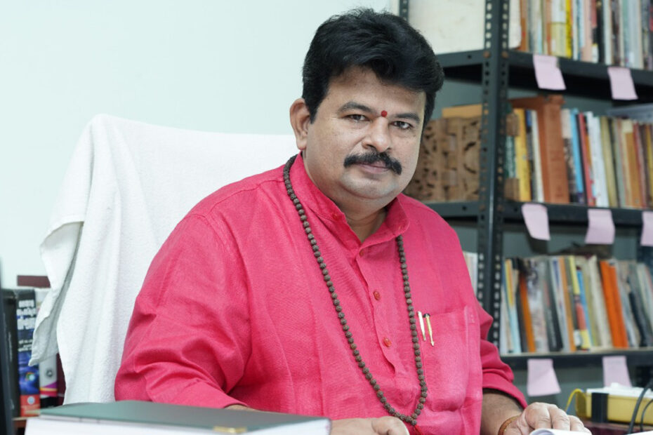 Acharya-K-R-Manoj-Ji